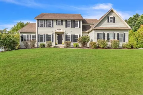 5 Whispering Wind Rd, Westfield, MA 01085