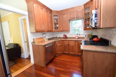 44 Maple St, Randolph, MA 02368 photo 4