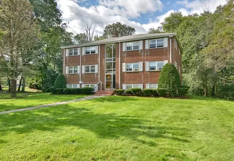 50 Edgelawn Ave #5, North Andover, MA 01845