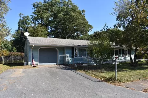 15 Rainbow Cir, Middleboro, MA 02346