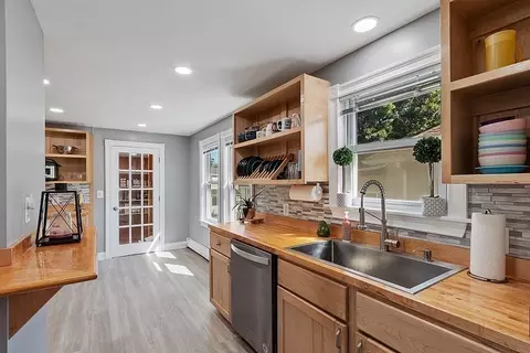24 Englewood Ave, Everett, MA 02149 photo 4