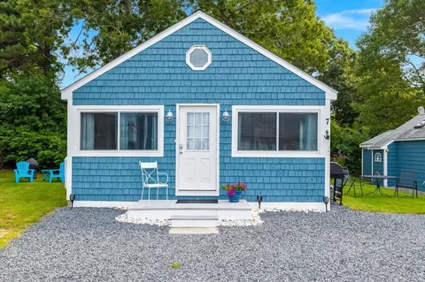 51 Canal St #7, Bourne, MA 02562