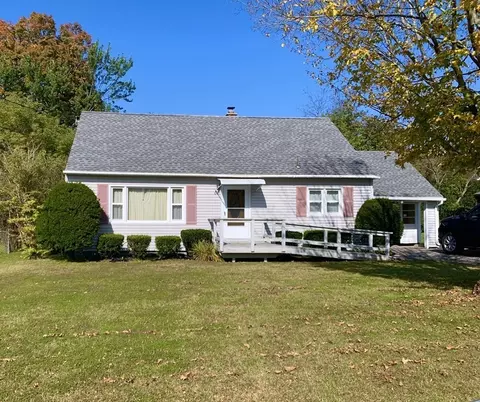 68 Anita Dr, Pittsfield, MA 01201