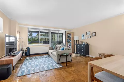 2 Hawthorne Pl #7O, Boston, MA 02114
