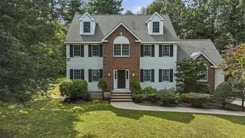104 Forest St, Middleton, MA 01949
