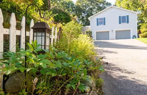 10 Beverly Dr, Georgetown, MA 01833 photo 2