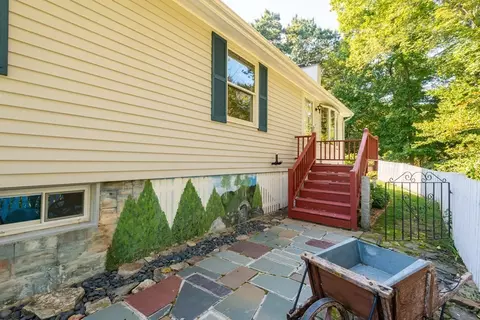 10 Beverly Dr, Georgetown, MA 01833 photo 8