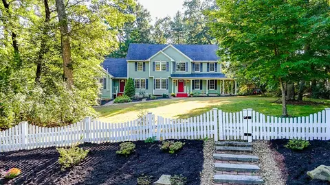 47 Highland St, Tyngsborough, MA 01879