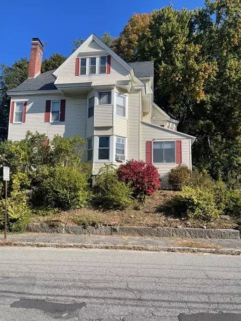 15 Arlington St, Fitchburg, MA 01420