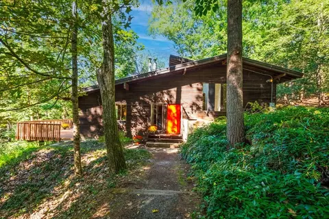 27 Laurel Dr, Lincoln, MA 01773