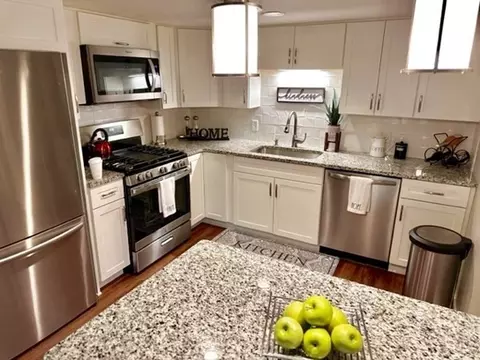 110 Dean St #5, Taunton, MA 02780