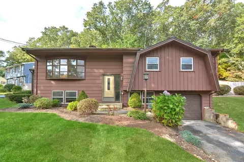 2 Saddleback Hill Rd, Bellingham, MA 02019