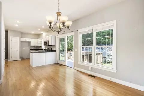 39 Knowlton Cir #39, Upton, MA 01568 photo 5