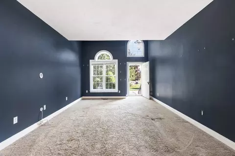 39 Knowlton Cir #39, Upton, MA 01568 photo 3