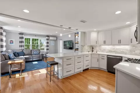 33 Horace St, Needham, MA 02494 photo 2