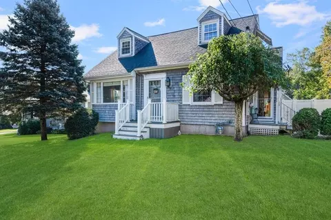 10 Bourne Rd, Swansea, MA 02777