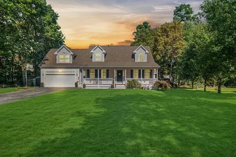 5 Michelle Dr, Salisbury, MA 01952