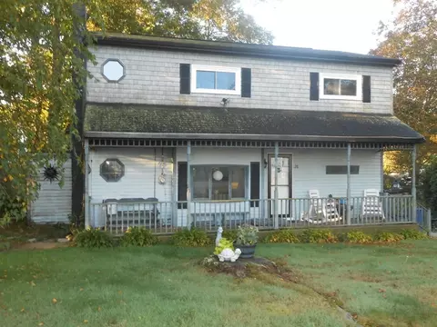 28 Cliff Dr, Freetown, MA 02702