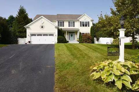 44 Pioneer Trl, Plymouth, MA 02360