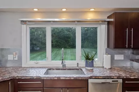 98 Greenwich Rd, Ware, MA 01082 photo 5