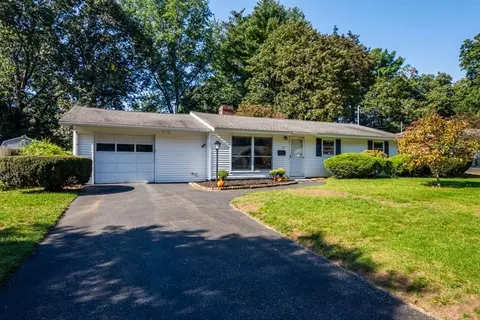 21 Fairbrook Rd, Framingham, MA 01701