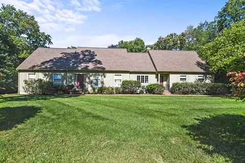 5 Jacob Hill Dr, Seekonk, MA 02771