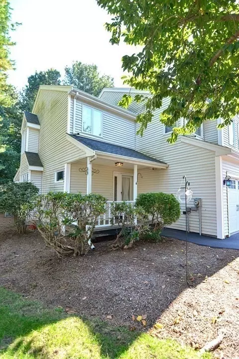 11 Cinnamon Cir #11C, Walpole, MA 02081