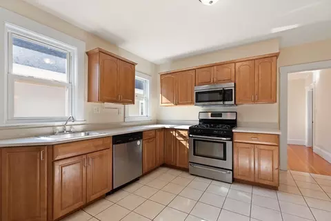 11 Burgoyne St #2, Dorchester Center, MA 02124