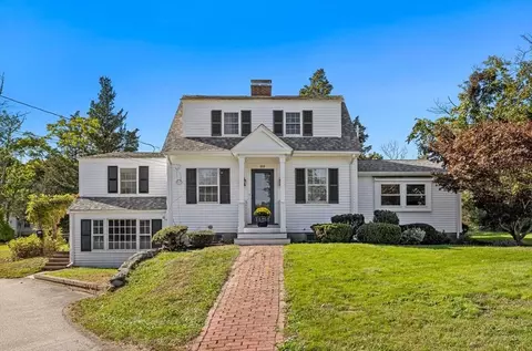 188 Hull St, Hingham, MA 02043
