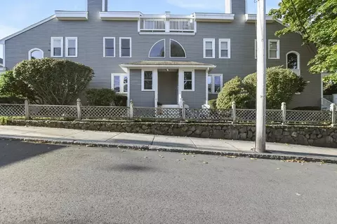 12 Pickett St #G, Beverly, MA 01915