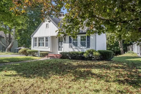 8 Crowell St, Middleboro, MA 02346