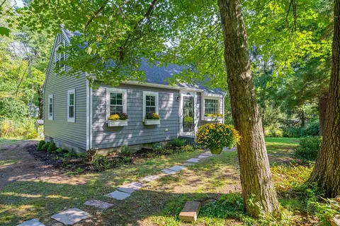 19 Robinson Rd, Lexington, MA 02420