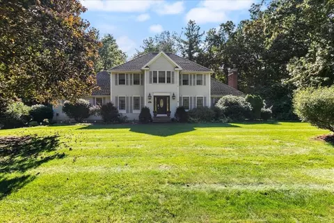 41 Arrowwood St, Methuen, MA 01844