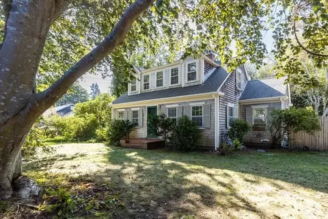 22 Beebe Acres Rd, Falmouth, MA 02540