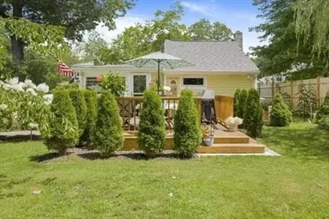 17 Wampum Rd, Norton, MA 02766