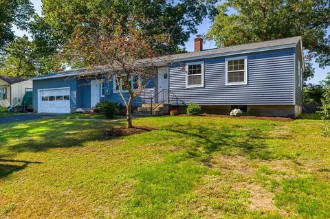 4 Daniel Dr, Chicopee, MA 01013 photo 2