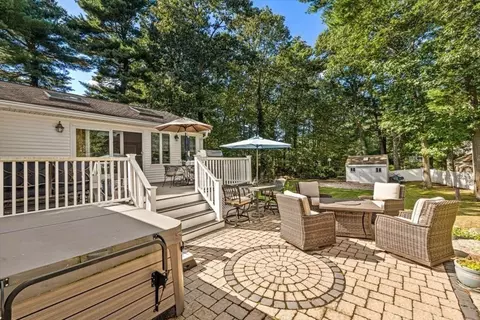 211 King Philip St, Weymouth, MA 02190