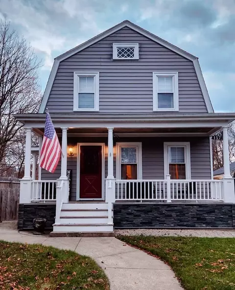 157 Elm St, Swansea, MA 02777