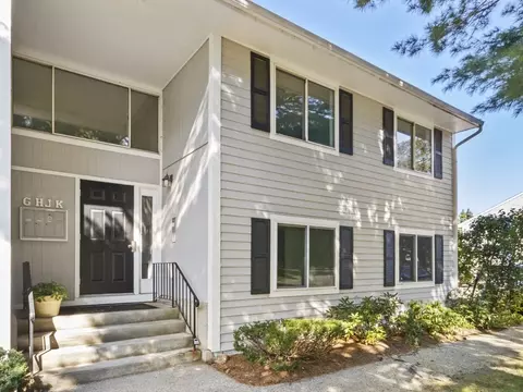 18 Beals Cove Rd #K, Hingham, MA 02043