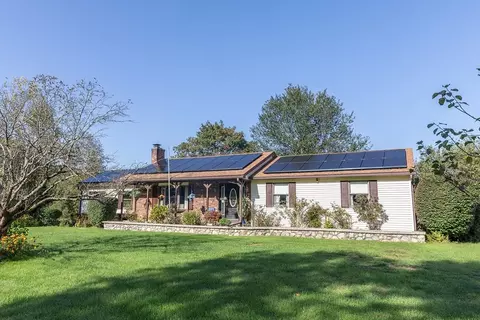 26 Ludlow St, Belchertown, MA 01007