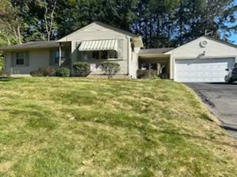 21 Balboa Dr, Springfield, MA 01119 photo 3