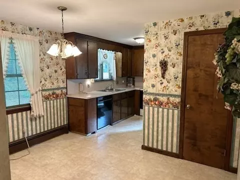21 Balboa Dr, Springfield, MA 01119 photo 14