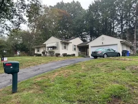 21 Balboa Dr, Springfield, MA 01119 photo 2