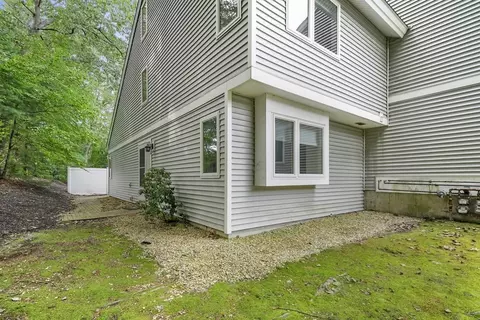 19 Meadow Pond Dr #G, Leominster, MA 01453