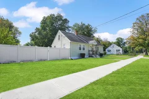 37 Stanhope Rd, Springfield, MA 01109 photo 2