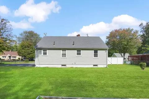 37 Stanhope Rd, Springfield, MA 01109 photo 4