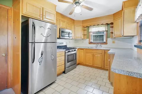 37 Stanhope Rd, Springfield, MA 01109 photo 13