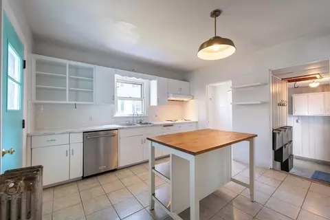 34 Ward Ave, Easthampton, MA 01027 photo 4