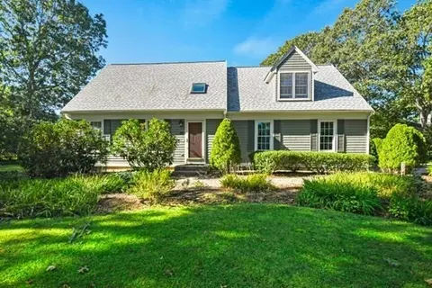 42 Marlin Dr, Falmouth, MA 02536