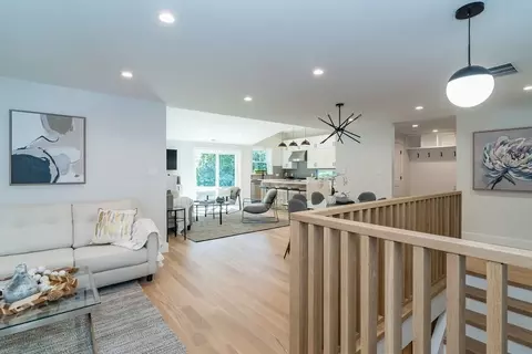 28 Perry Dr, Needham, MA 02492 photo 2
